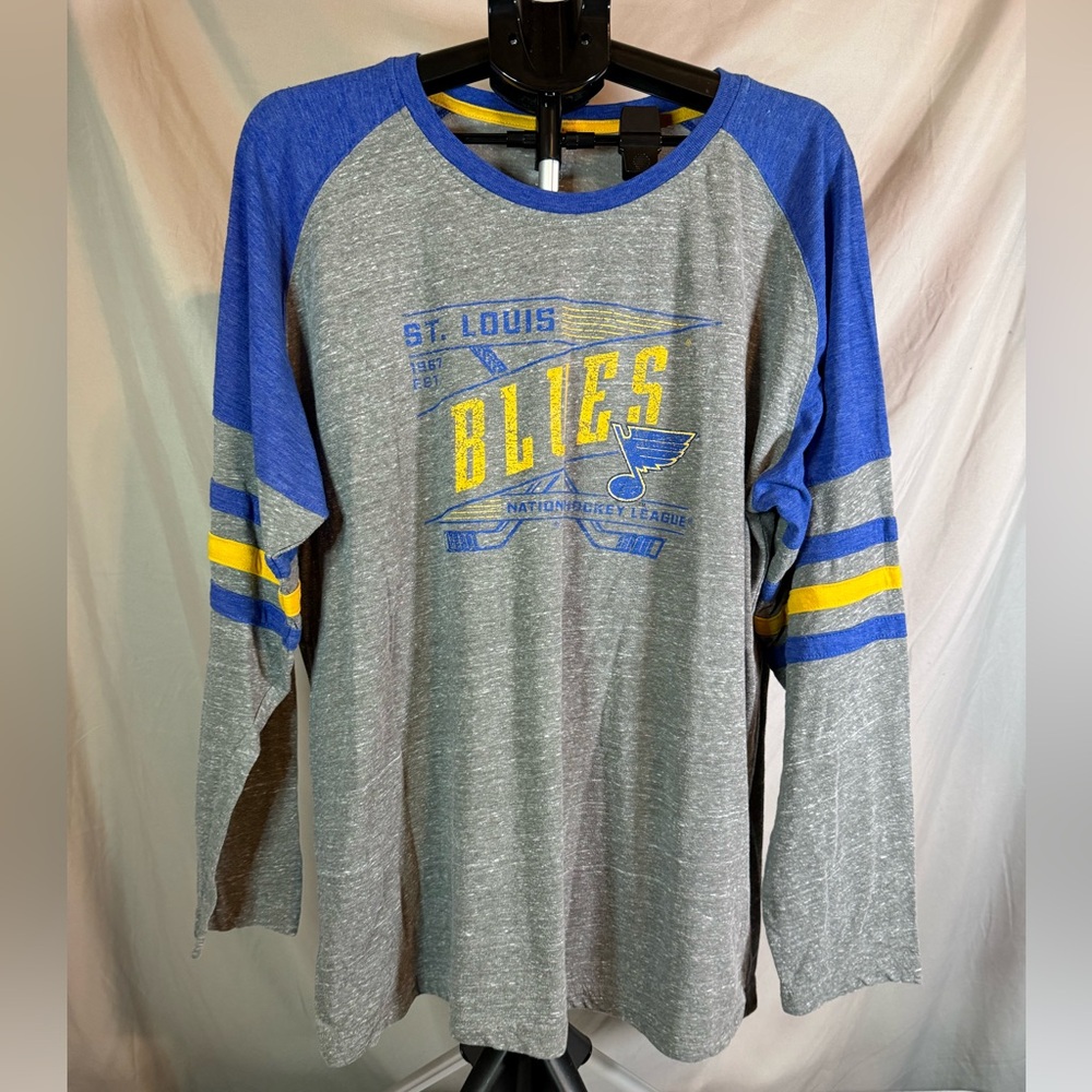 St. Louis Blues Grey Distress‎ Raglan Long Sleeve Tee – 2XL 🏒💙